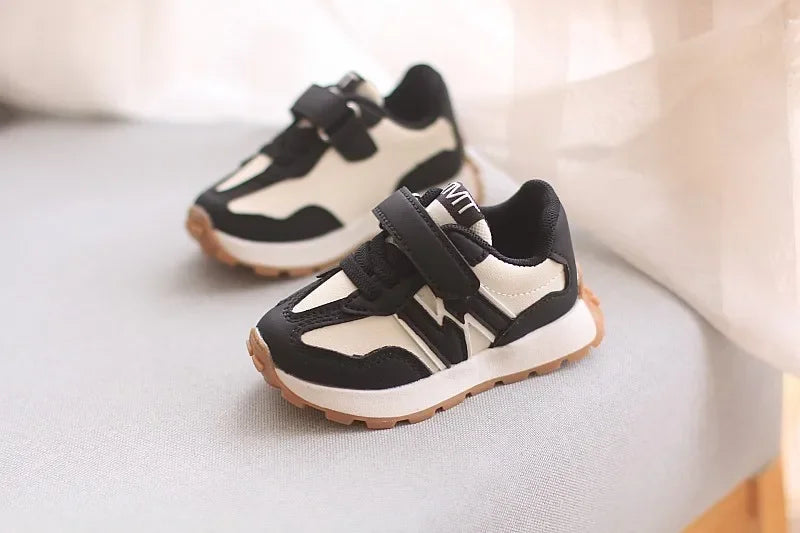Kids Sports Shoes Breathable Non Slip Lightweight Sneakers