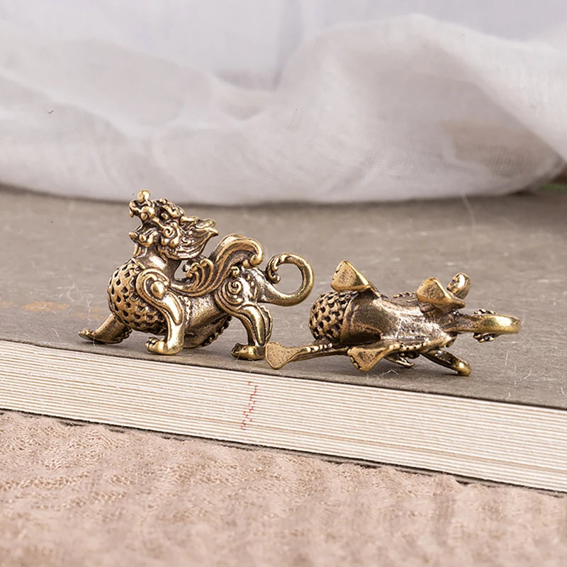 Antique Copper Chinese Mythical Beast Pixiu Miniature Figurines Ornaments Brass Lucky Animal Kirin Dragon Desktop Decorations
