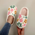 A Pair of Brown Plush Capybara Animal-Patterned Furry Home Slippers with Soft Soles, Comfortable and Warm, Non-Slip Indoor Slippers Suitable for Men and Women, Lightweight, Silent, and Comfortable Shoes, the Perfect Holiday G