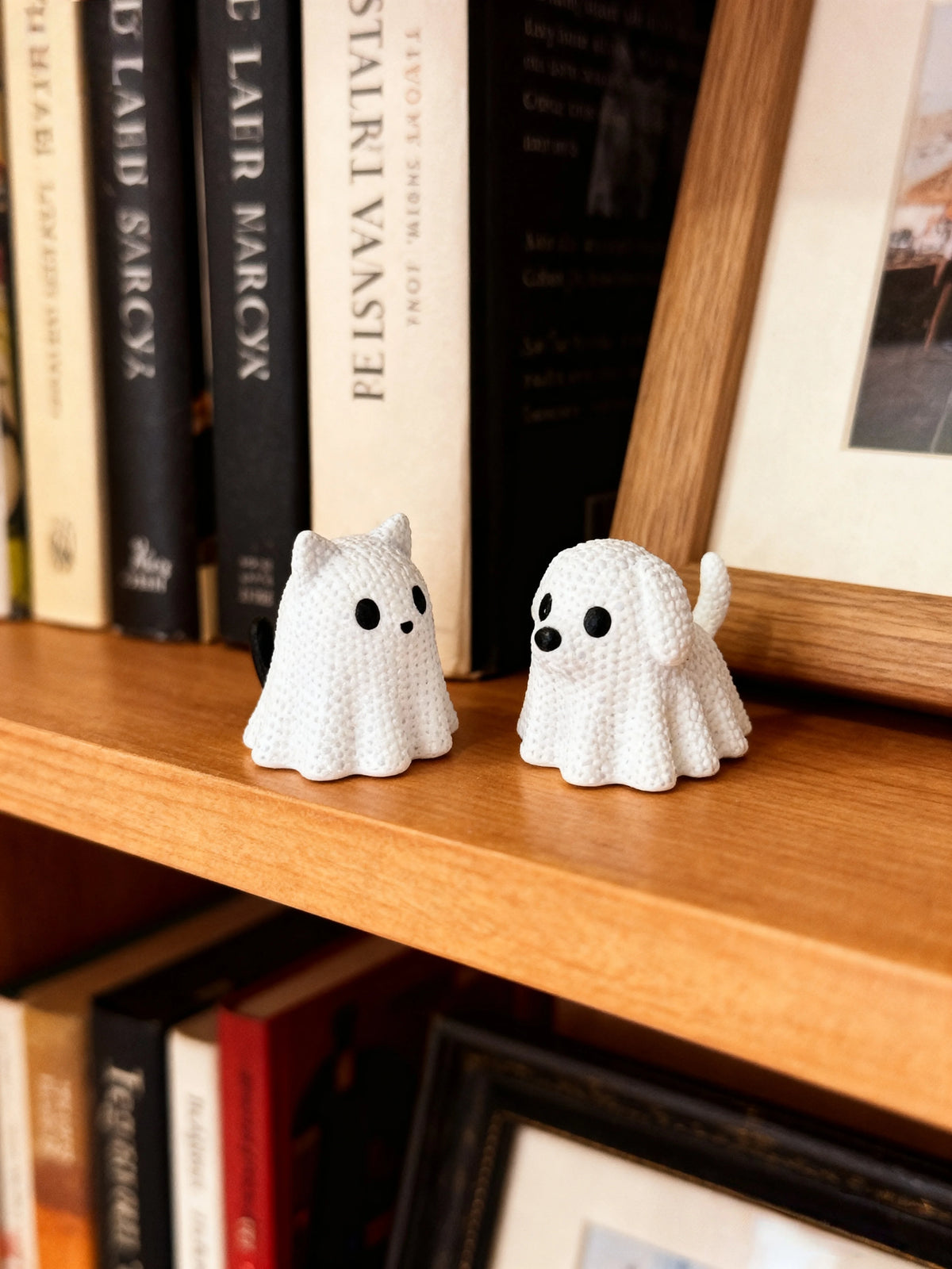 2 pieces - Ghost Cat and Ghost Dog holiday statue decorations, made of plastic, Halloween gifts, funny birthday presents, desktop decorative ornaments, party favor fillers