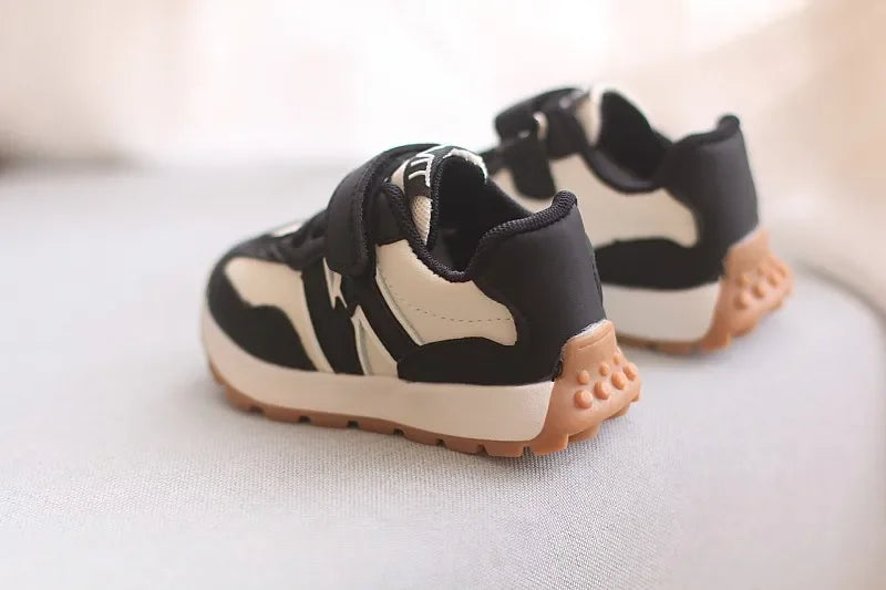 Kids Sports Shoes Breathable Non Slip Lightweight Sneakers