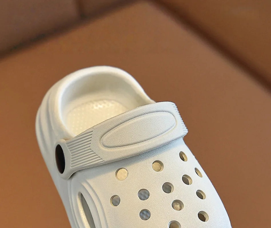 2026 Summer Casual Children Slippers Solid Color Clogs Sandals for Boys Girls Simple Anti-Slip Hollow Sandals Daily
