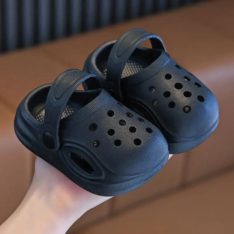 2026 Summer Casual Children Slippers Solid Color Clogs Sandals for Boys Girls Simple Anti-Slip Hollow Sandals Daily