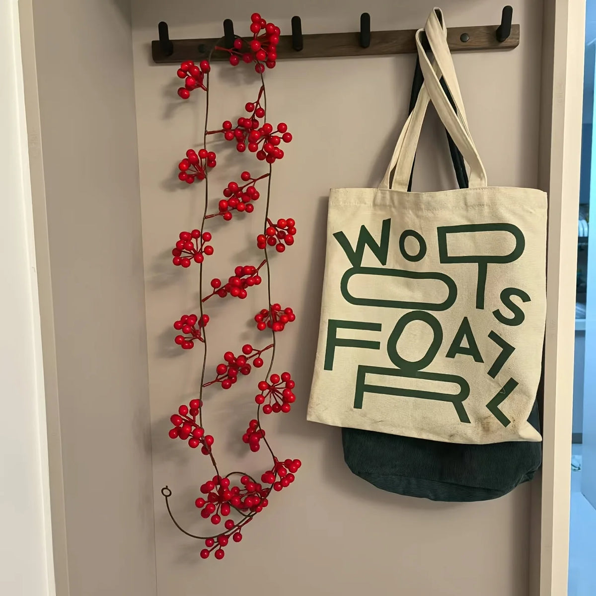 1pc 190cm Artificial Cranberry Vine, Christmas - Suitable for Dining Table, New Year Celebration, Engagement Party Decor