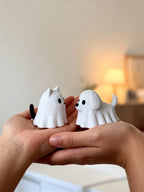 2 pieces - Ghost Cat and Ghost Dog holiday statue decorations, made of plastic, Halloween gifts, funny birthday presents, desktop decorative ornaments, party favor fillers