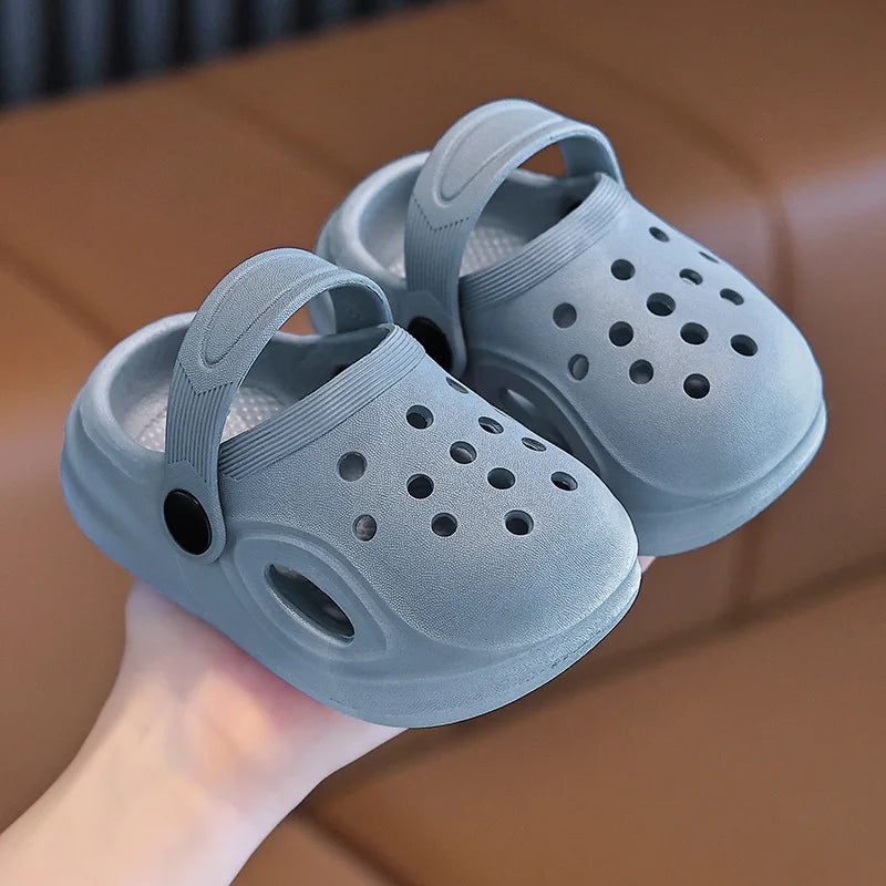 2026 Summer Casual Children Slippers Solid Color Clogs Sandals for Boys Girls Simple Anti-Slip Hollow Sandals Daily