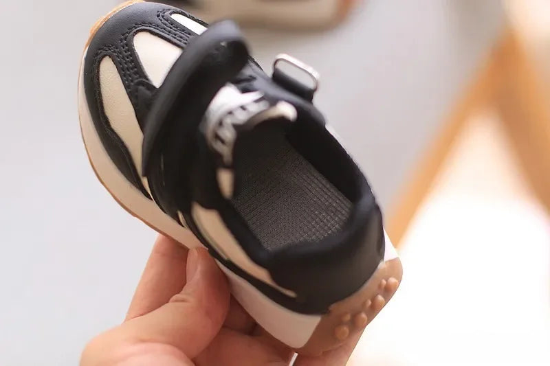 Kids Sports Shoes Breathable Non Slip Lightweight Sneakers
