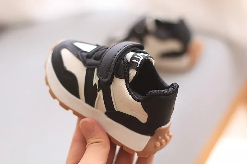 Kids Sports Shoes Breathable Non Slip Lightweight Sneakers