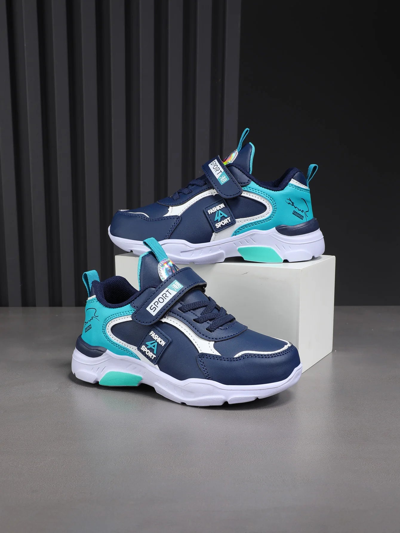 Autumn and Winter Children's Shoes, Boys' Sports Shoes, Leather Surface, Breathable, Non-Slip, Versatile Sports Shoes for Middle-Aged and Older Children, Elementary School Students
