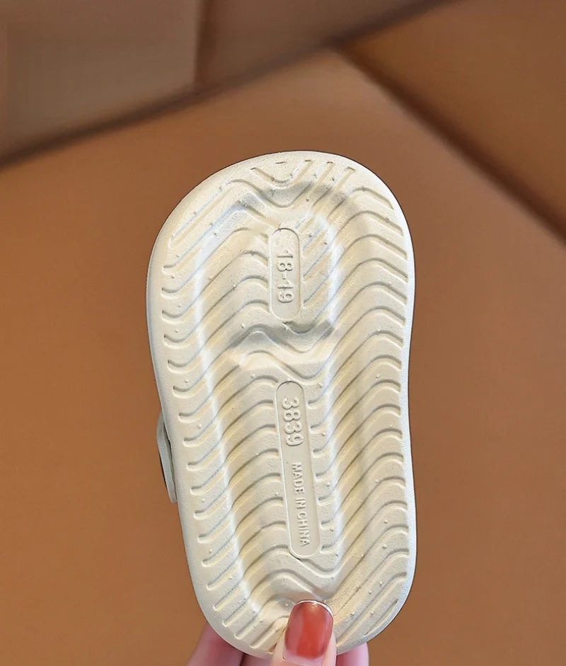 2026 Summer Casual Children Slippers Solid Color Clogs Sandals for Boys Girls Simple Anti-Slip Hollow Sandals Daily